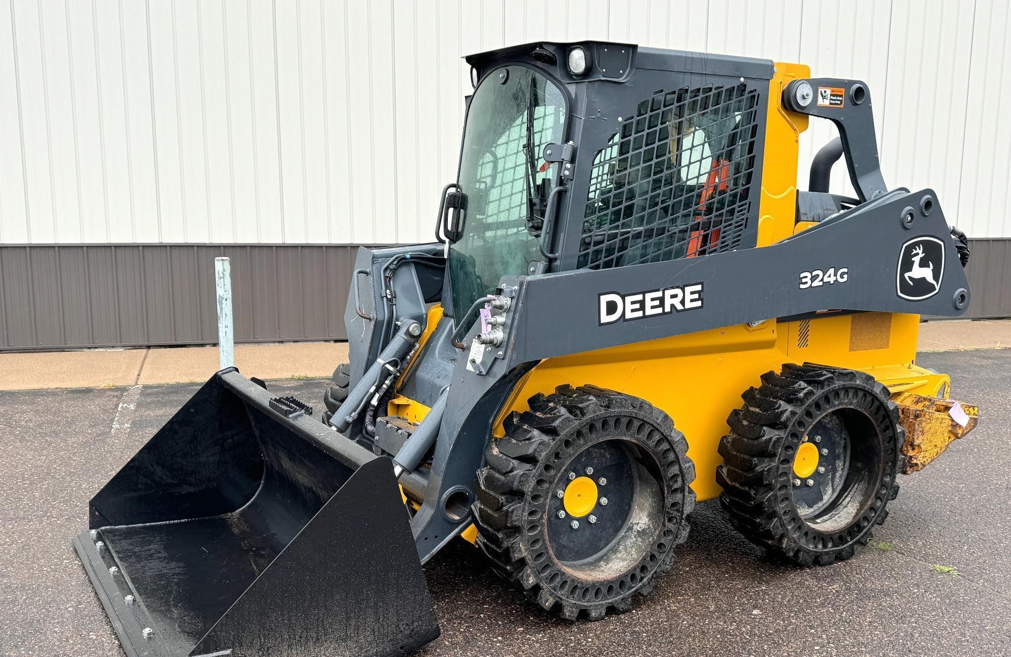 2022 John Deere 324G